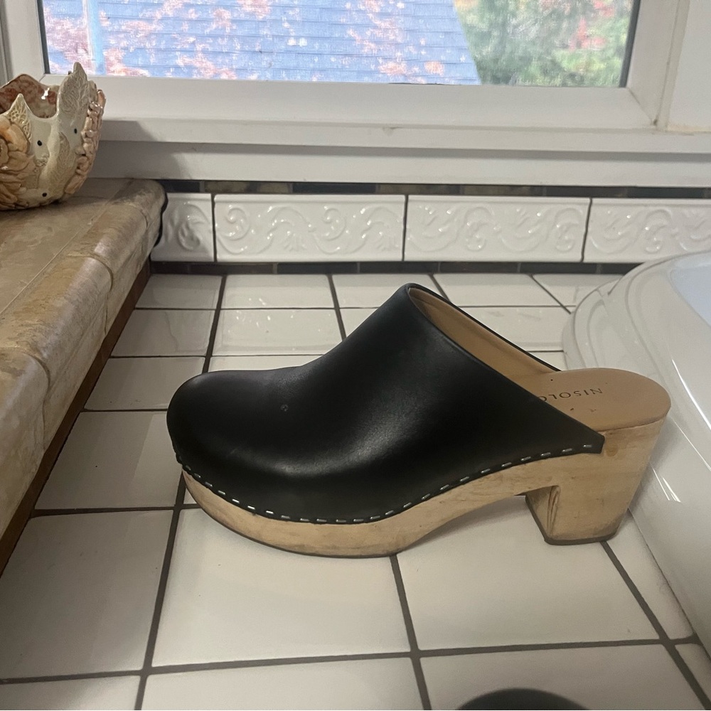 Nisolo Black Leather Mules with Tan Wooden Heel